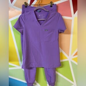 FIGS Technical Collection Scrub Set Lavender top xxs, bottom xs